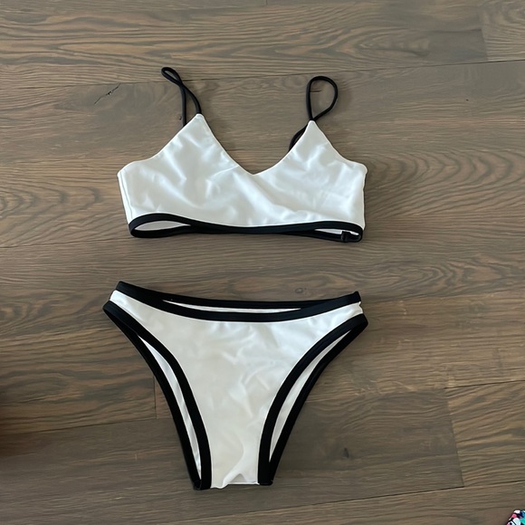 Ruki The Label | Sensi Two-Piece | White/Black - Picture 1 of 1